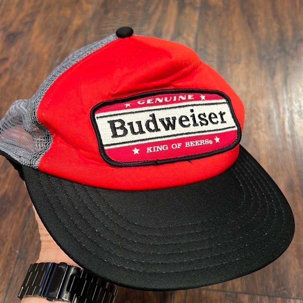 Budweiser Beer Snapback mesh Trucker Hat Cap Red Logo 2010 EUC